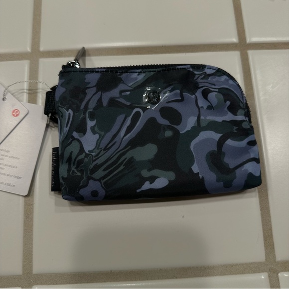 Lululemon Athletica Camouflage Clutch - Picture 1 of 2